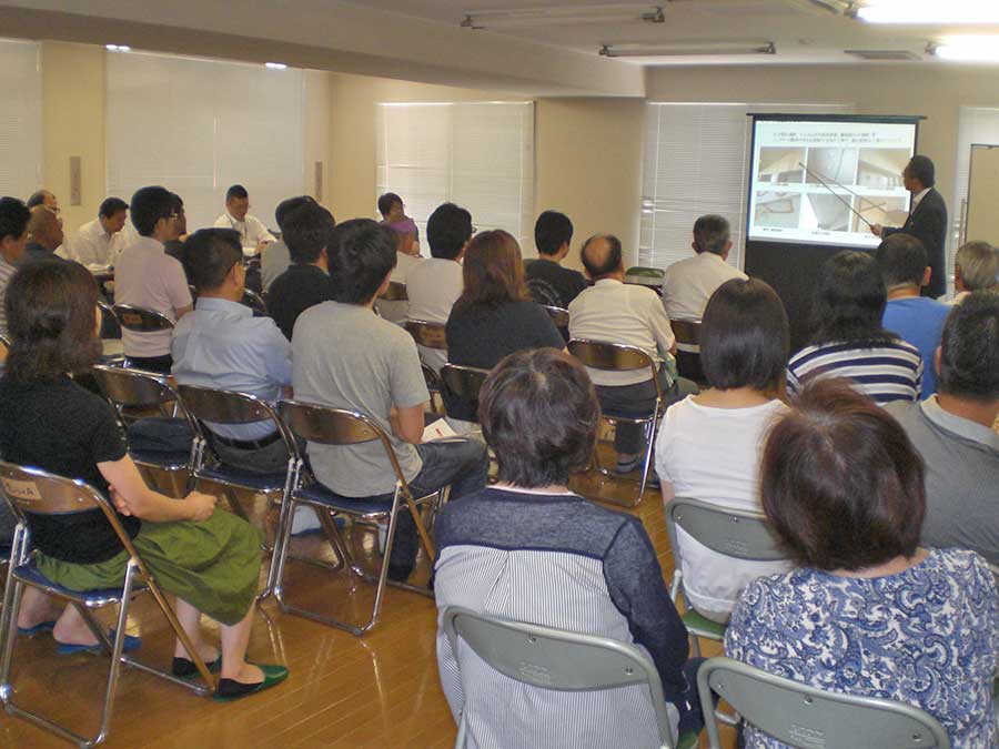 マンション住民の方への報告会の様子