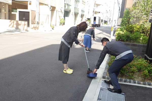 義援金の寄付を行った際の記念撮影